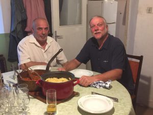 geselliger Abend, mit genügend zu Essen