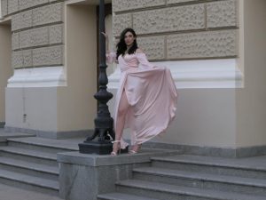 in Pose gesetzt