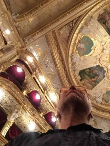 in der Oper